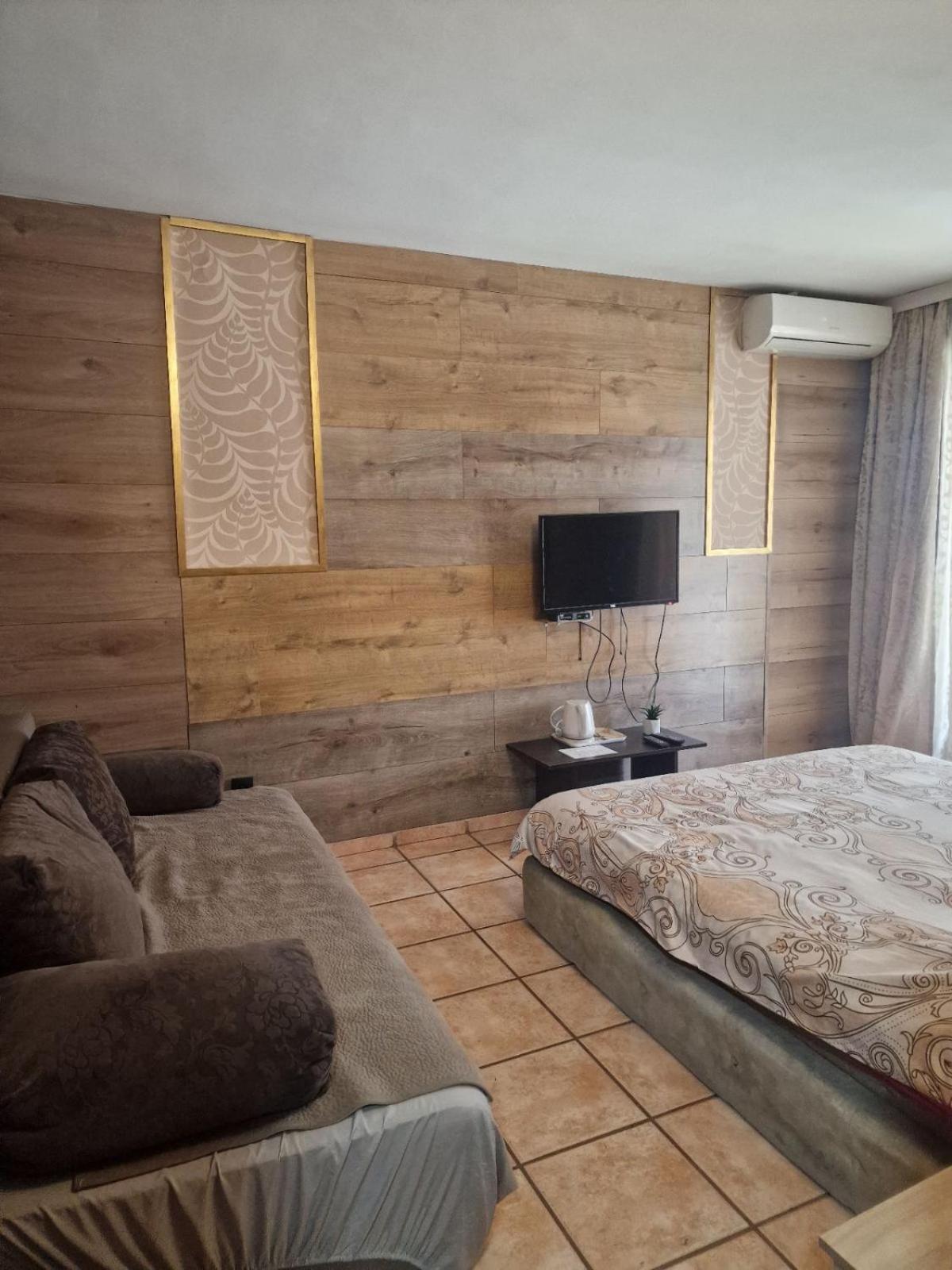 Guest House Maja Novi Sad Extérieur photo