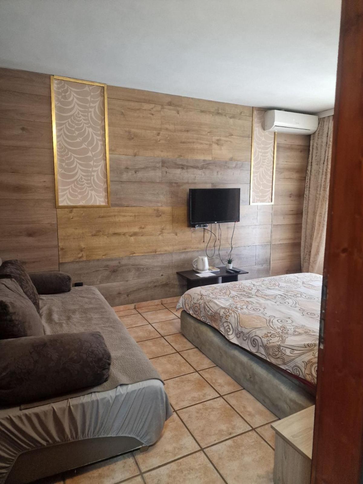 Guest House Maja Novi Sad Extérieur photo