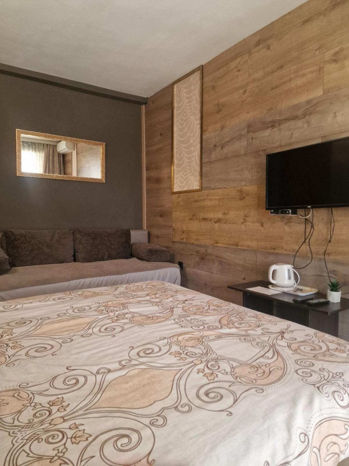 Guest House Maja Novi Sad Extérieur photo